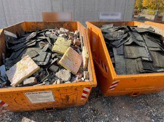 Vergleich falsch und richtig befĂĽllter Container bei Dachpappe-Entsorgung